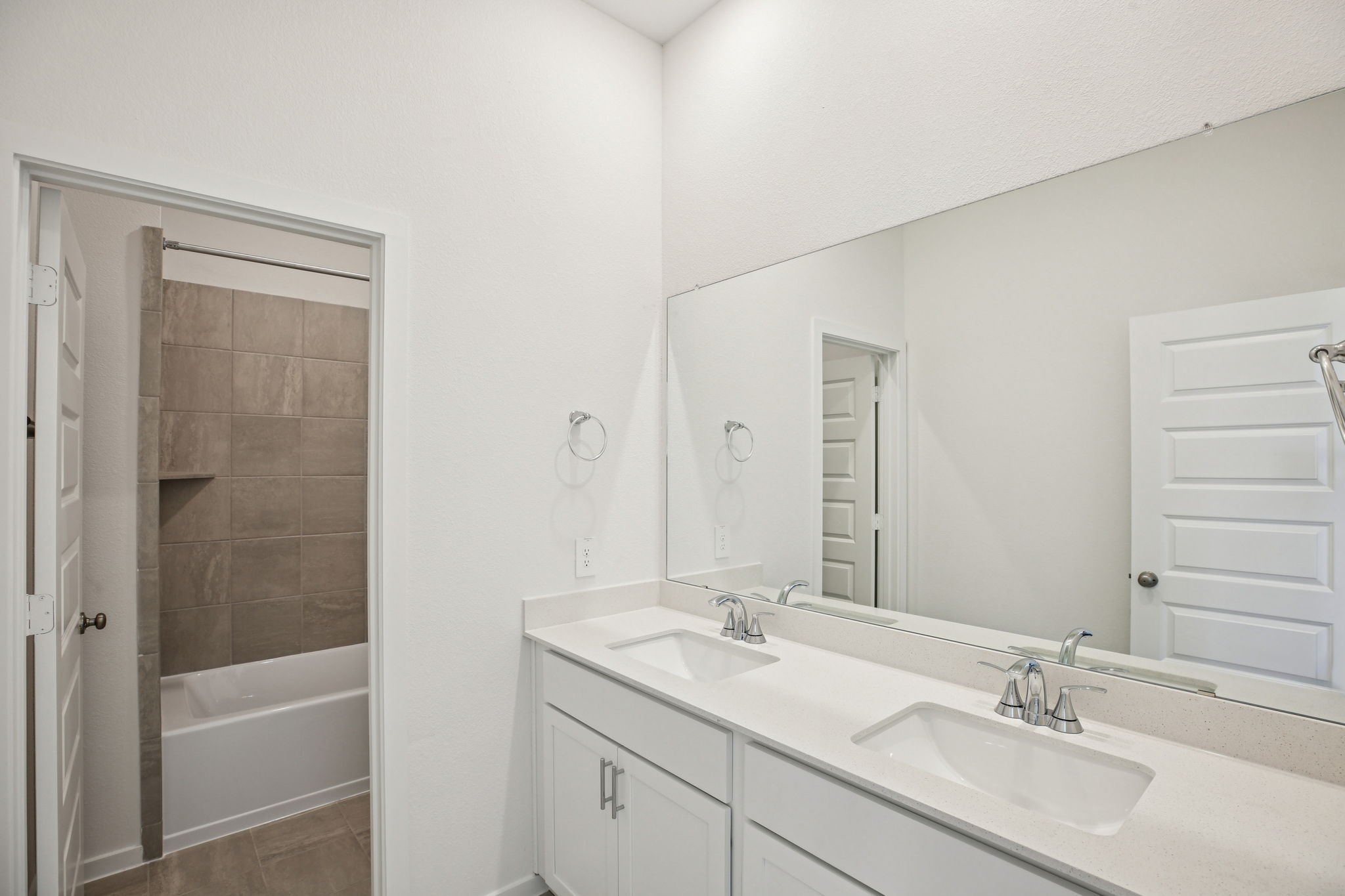 2807 Clapbread Lane Rosenberg, TX 77471 - Photo 39 of 49 Photo is not of the actual home, but is an inspirational photo of builder’s model home and may depict options, furnishings, and/or decorator features that are not included.