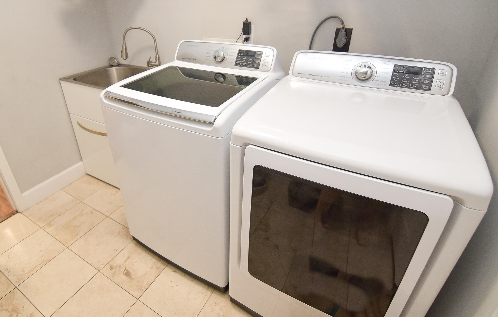 1815 Huntington Road Niceville, FL 32578 - Photo 38 of 51 a utility room with dryer and washer