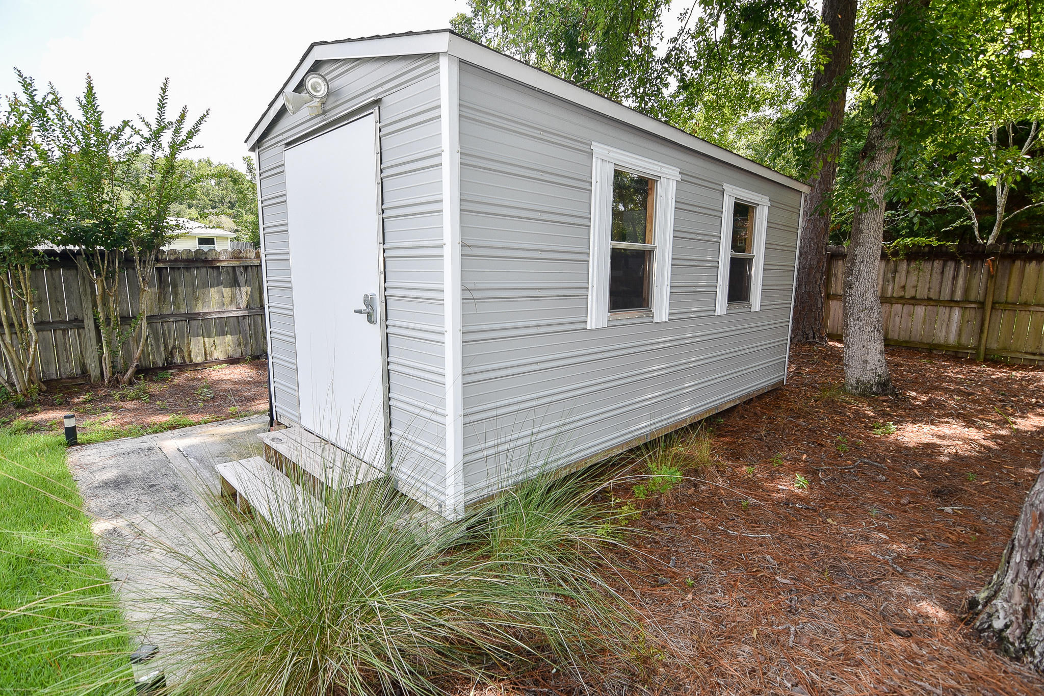 1815 Huntington Road Niceville, FL 32578 - Photo 42 of 51 a backyard of a house with lots of green space