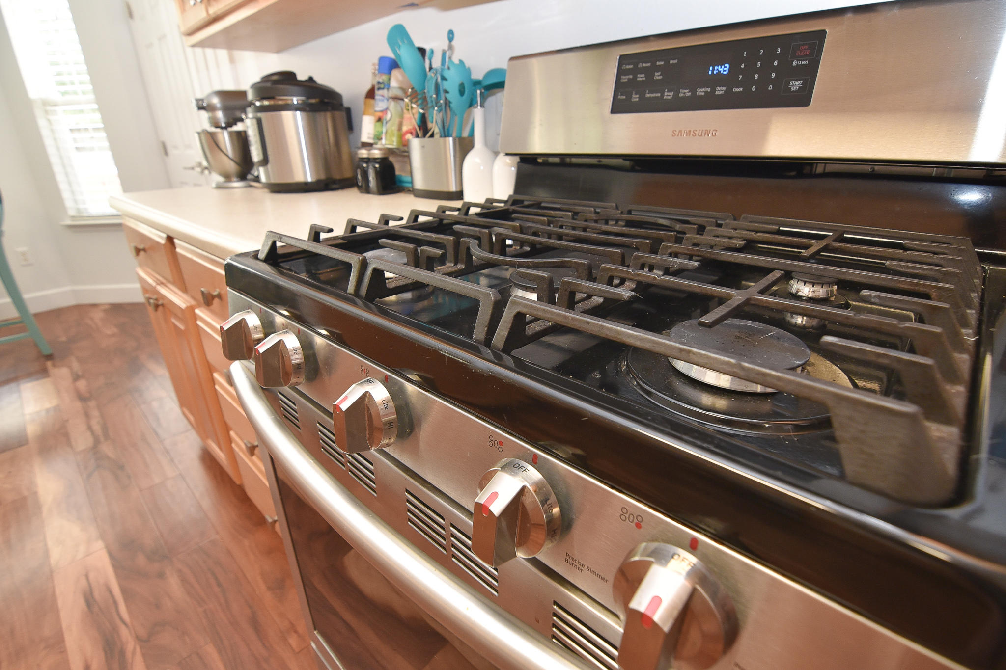 1815 Huntington Road Niceville, FL 32578 - Photo 49 of 51 a close view of stove top oven