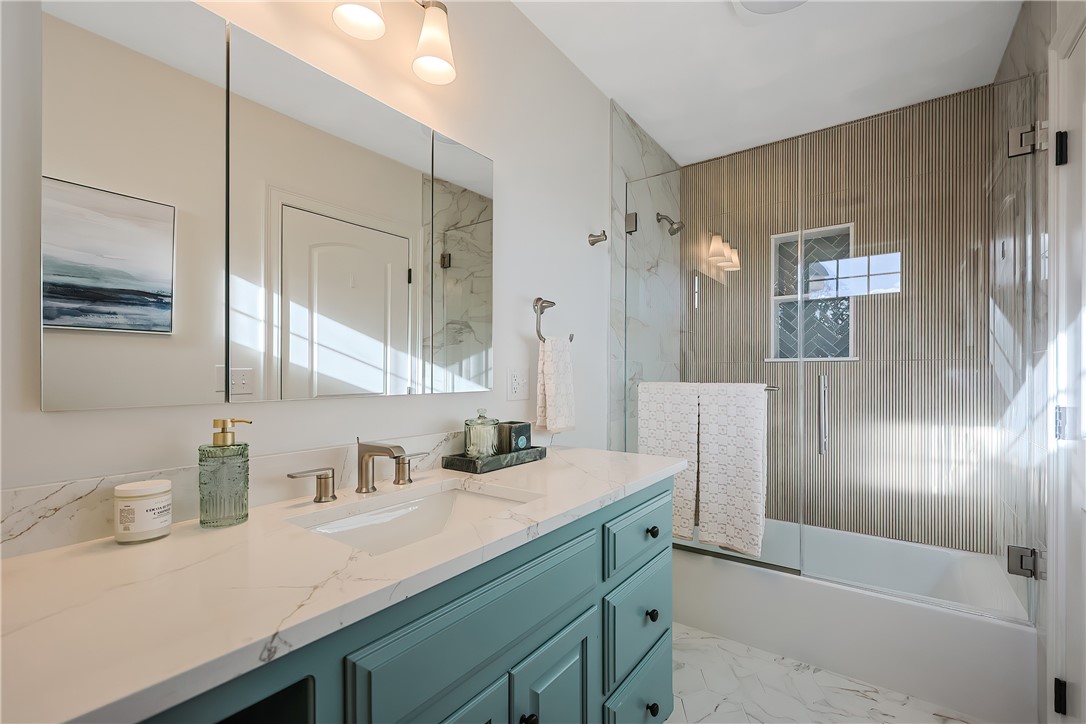 321 Greenville Road North Smithfield, RI 02896 - Photo 28 of 50 Ensuite bathroom