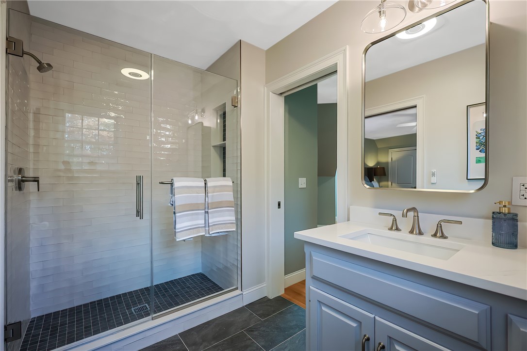 321 Greenville Road North Smithfield, RI 02896 - Photo 31 of 50 Jack & Jill bath