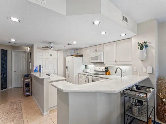 $3,200 | 5051 North Hwy A1A, Unit 74, Fort Pierce, FL 34949