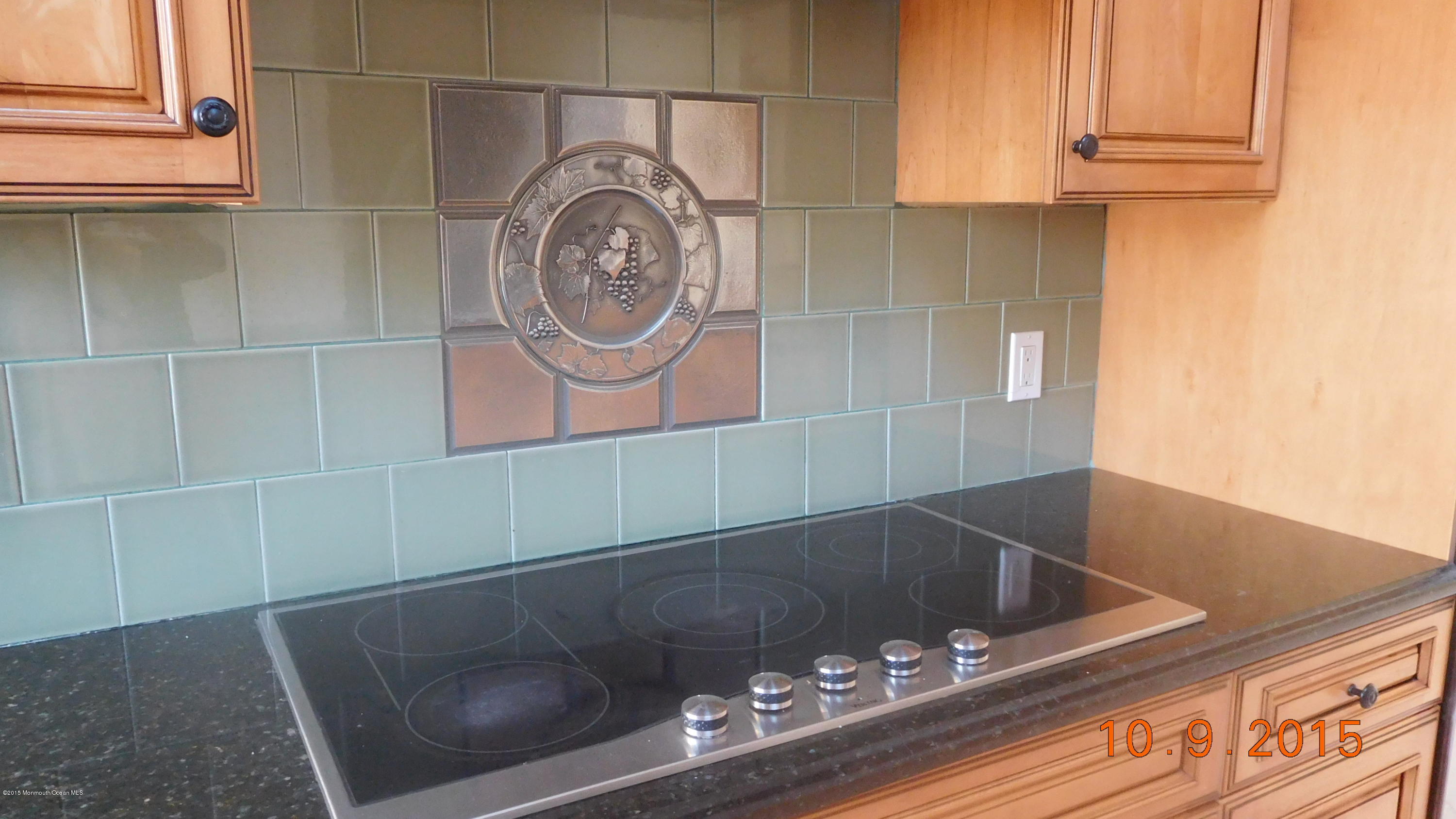 41 McCaffery Road Manalapan, NJ 07726 - Photo 13 of 31 Stove backsplash