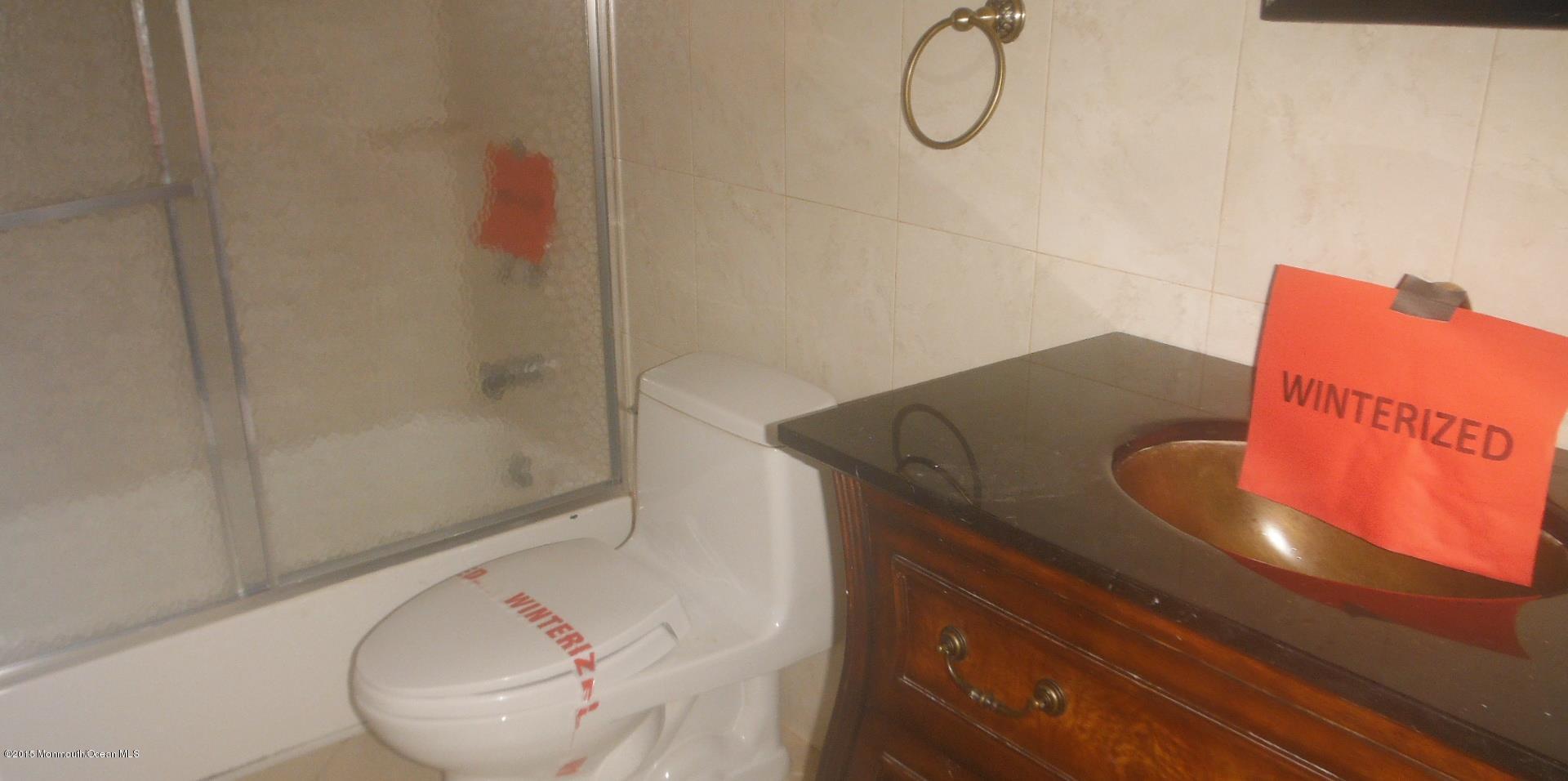 41 McCaffery Road Manalapan, NJ 07726 - Photo 17 of 31 Full Bath