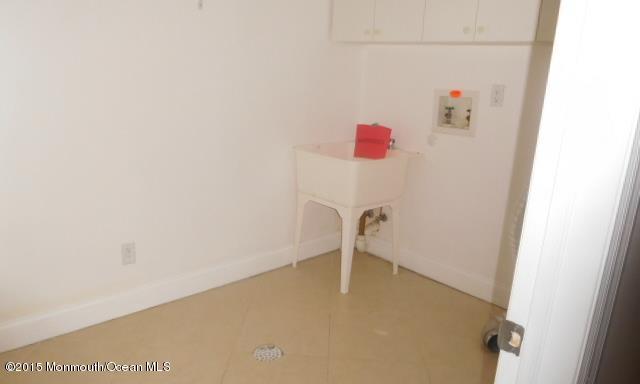 41 McCaffery Road Manalapan, NJ 07726 - Photo 25 of 31 Laundry Room