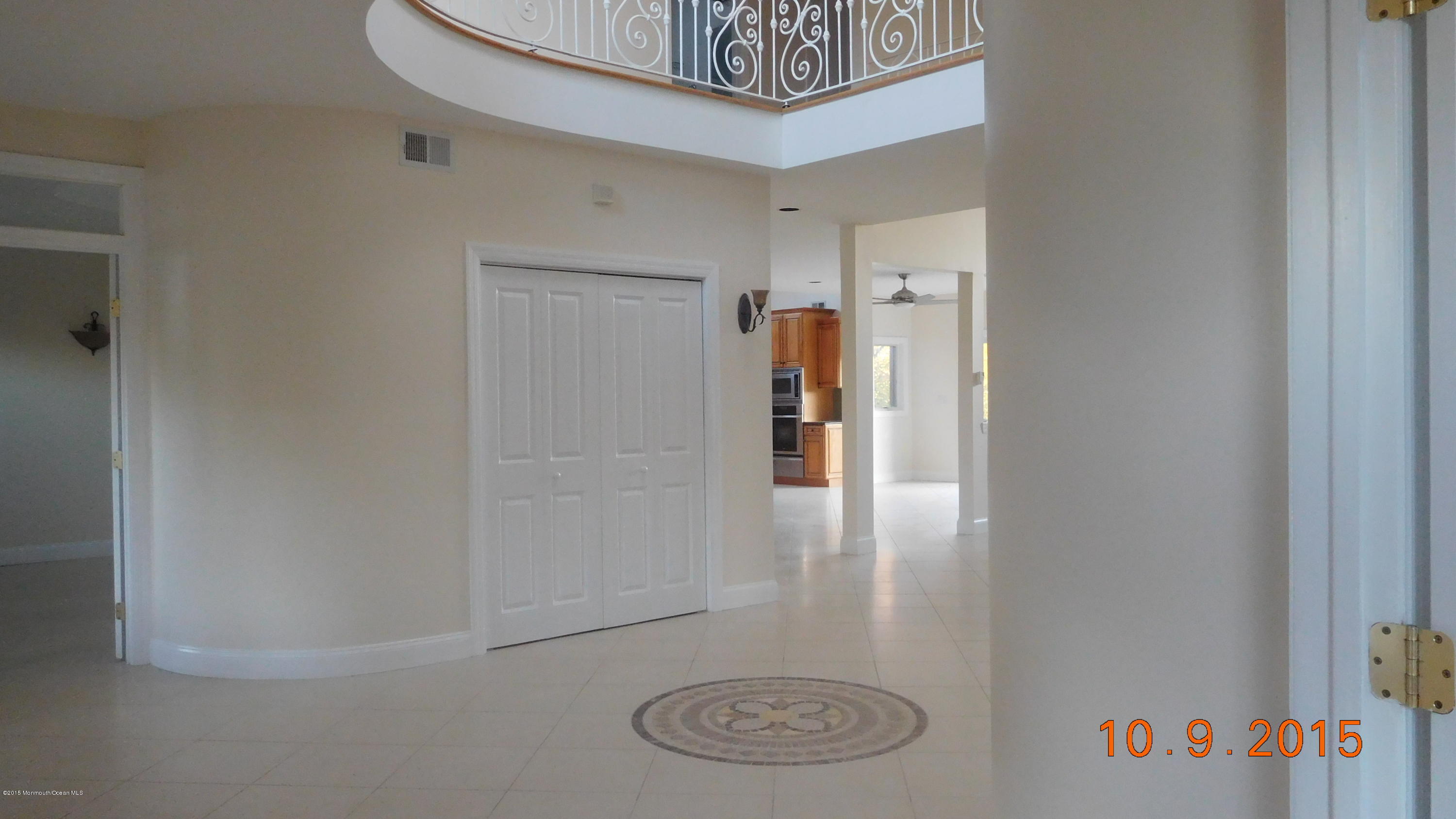 41 McCaffery Road Manalapan, NJ 07726 - Photo 4 of 31 Foyer entrance