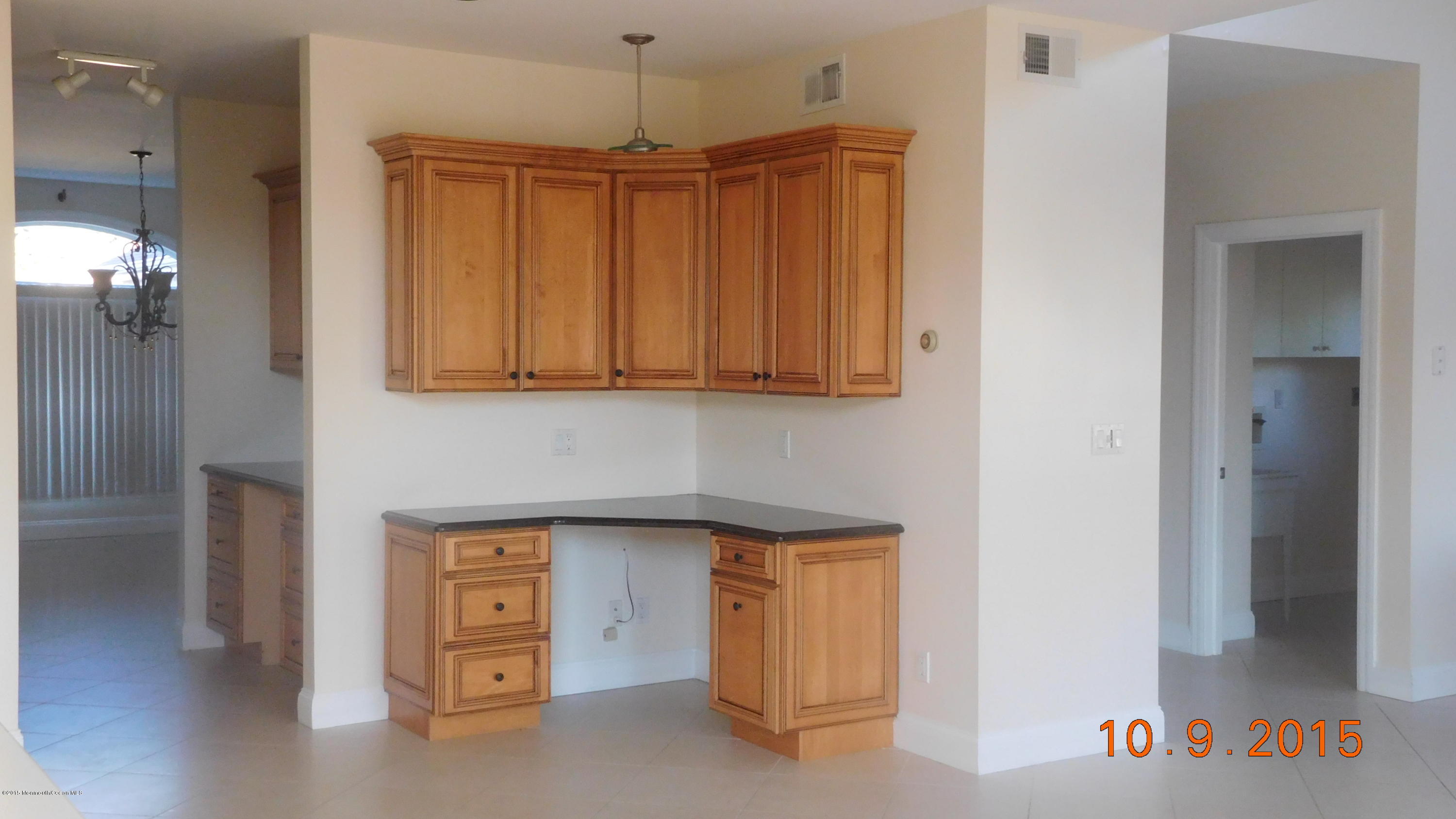 41 McCaffery Road Manalapan, NJ 07726 - Photo 8 of 31 Main kitchen desk area