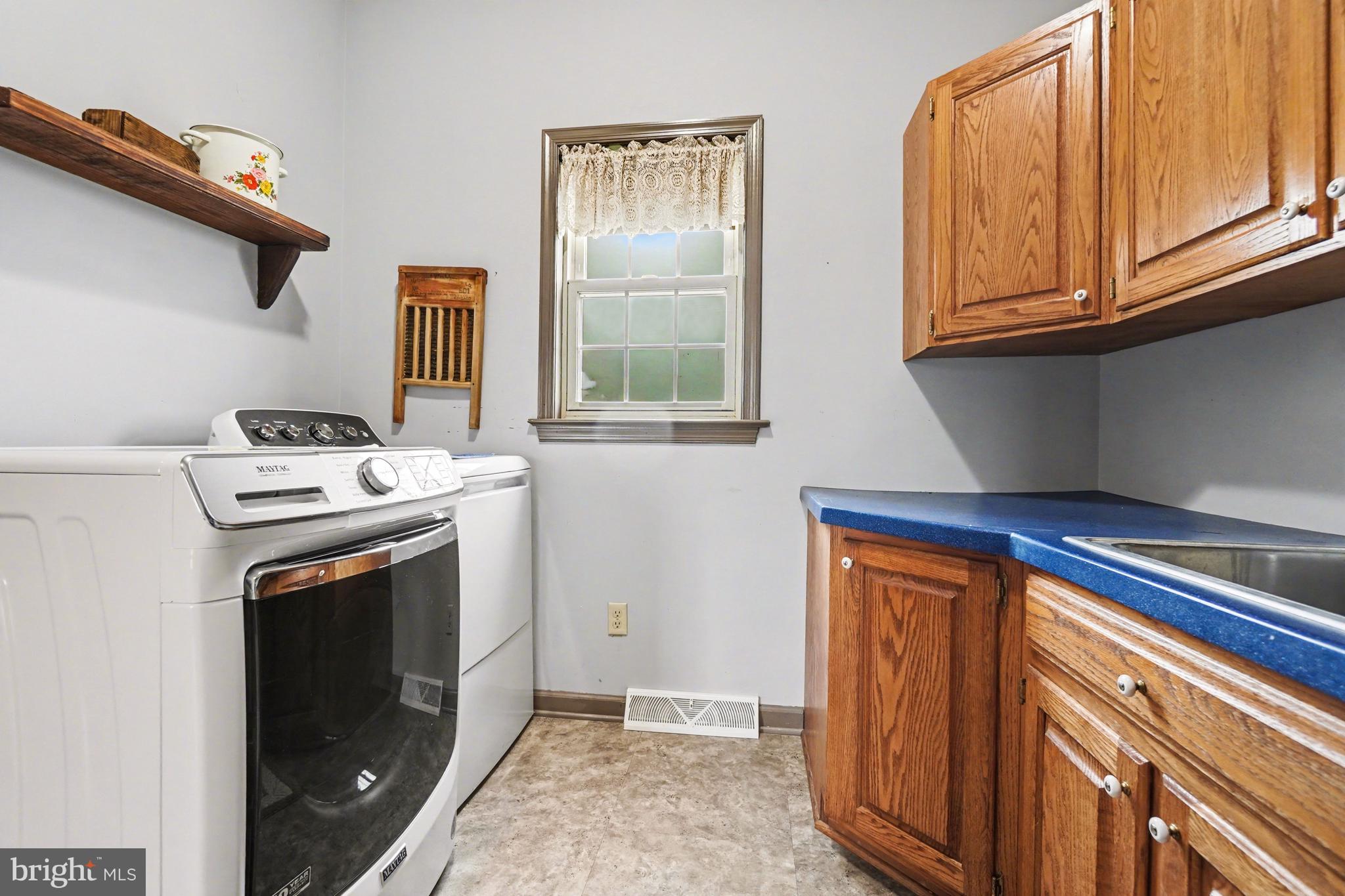 5505 Olde Scotland Road Shippensburg, PA 17257 - Photo 32 of 50 a utility room with dryer and washer