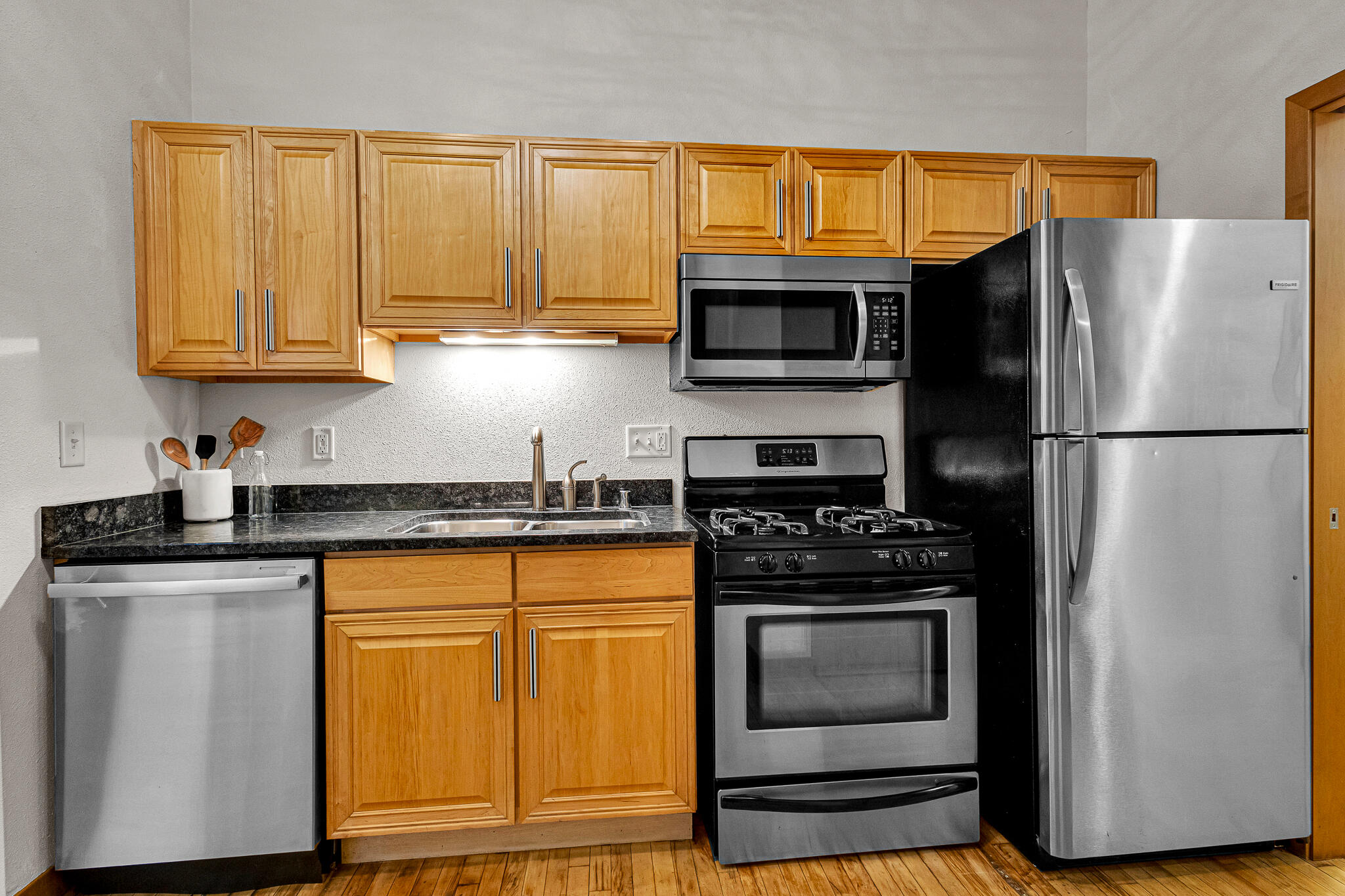 1017 South 2nd Street, Unit 405 Milwaukee, WI 53204 - Photo 7 of 31 1017 S 2nd Unit 405 8