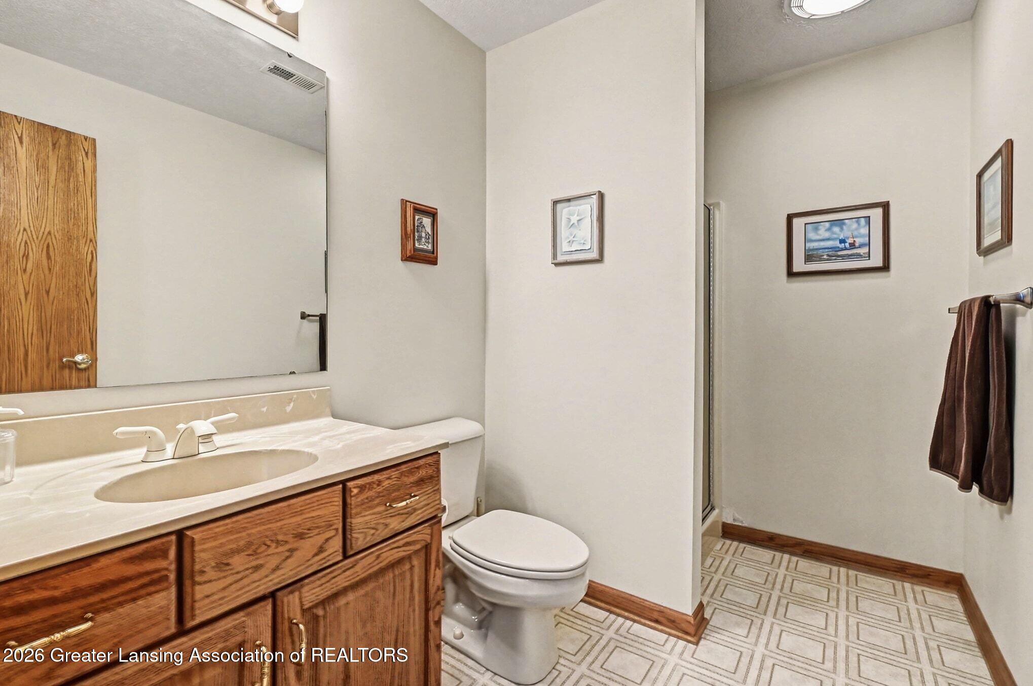 1901 East Stoll Road Lansing, MI 48906 - Photo 21 of 32 Bathroom