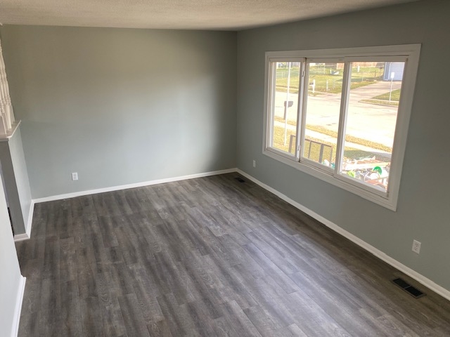 5824 Hillandale Road Davenport, IA 52806 - Photo 2 of 16