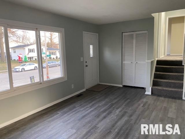5824 Hillandale Road Davenport, IA 52806 - Photo 3 of 16
