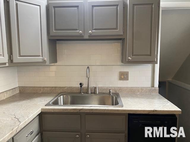 5824 Hillandale Road Davenport, IA 52806 - Photo 8 of 16