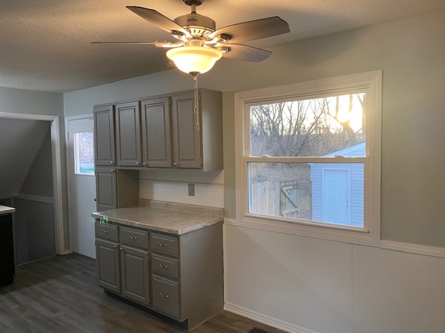 5824 Hillandale Road Davenport, IA 52806 - Photo 9 of 16