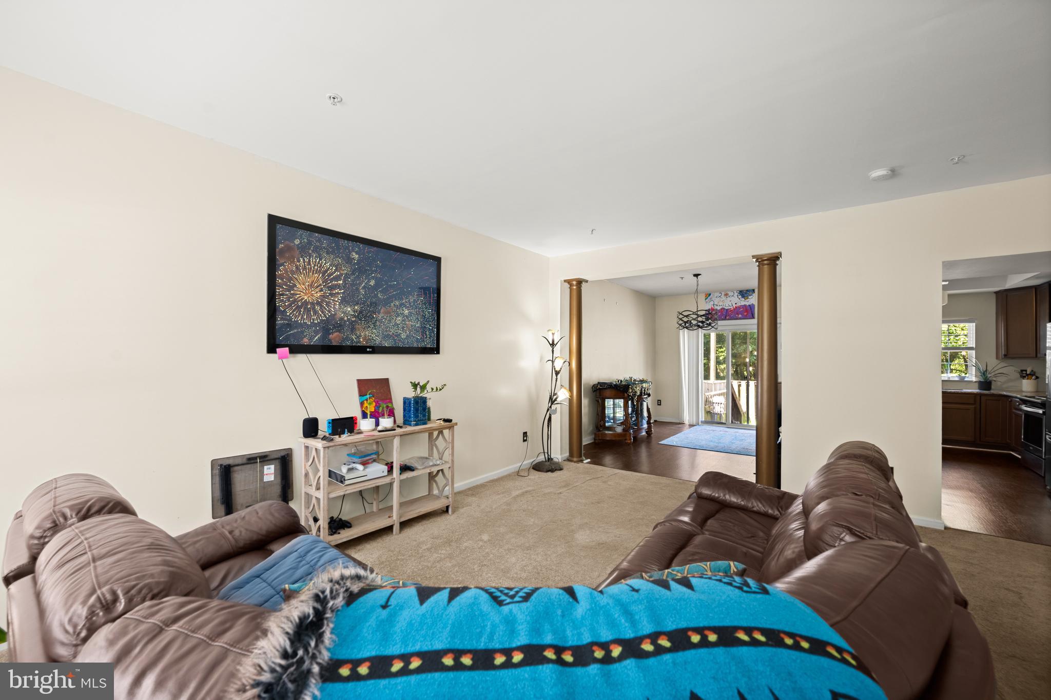 9837 Sherwood Farm Road Owings Mills, MD 21117 - Photo 4 of 35 a living room with furniture and a couch