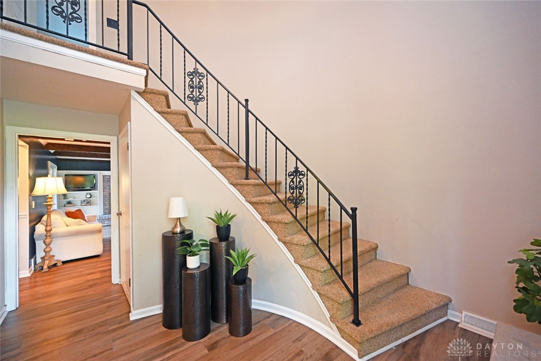 815 Ackley Road Cincinnati, OH 45255 - Photo 6 of 22 Gallery Image 6
