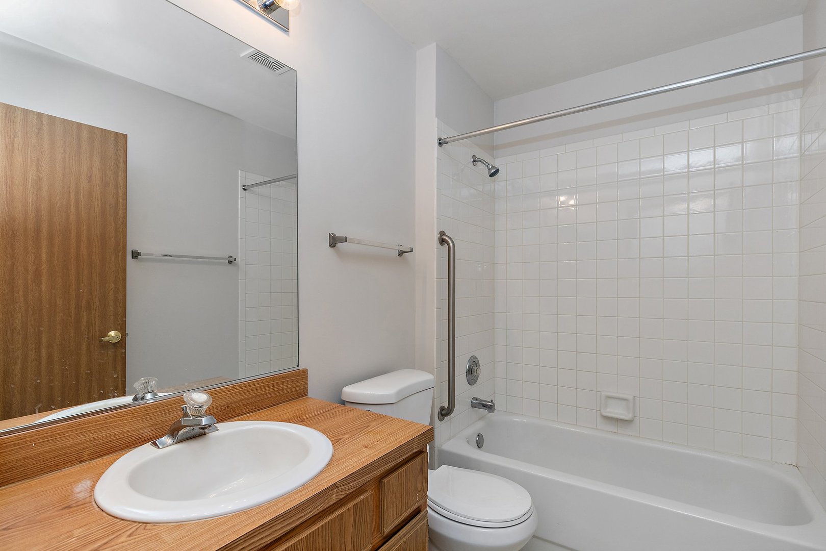 2140 Peach Tree Lane Algonquin, IL 60102 - Photo 11 of 16 a bathroom with a sink toilet and shower