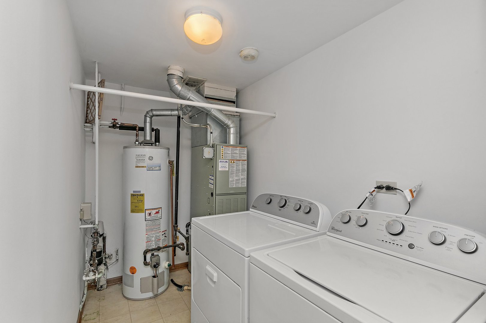 2140 Peach Tree Lane Algonquin, IL 60102 - Photo 15 of 16 a utility room with dryer and washer