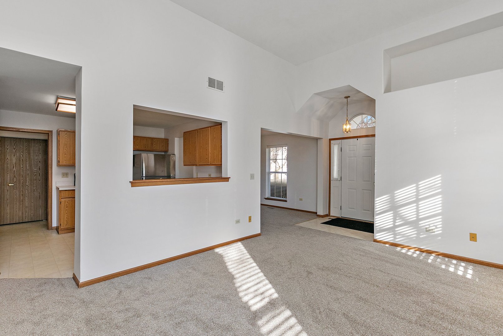 2140 Peach Tree Lane Algonquin, IL 60102 - Photo 4 of 16 a view of livingroom with hardwood floor and hallway