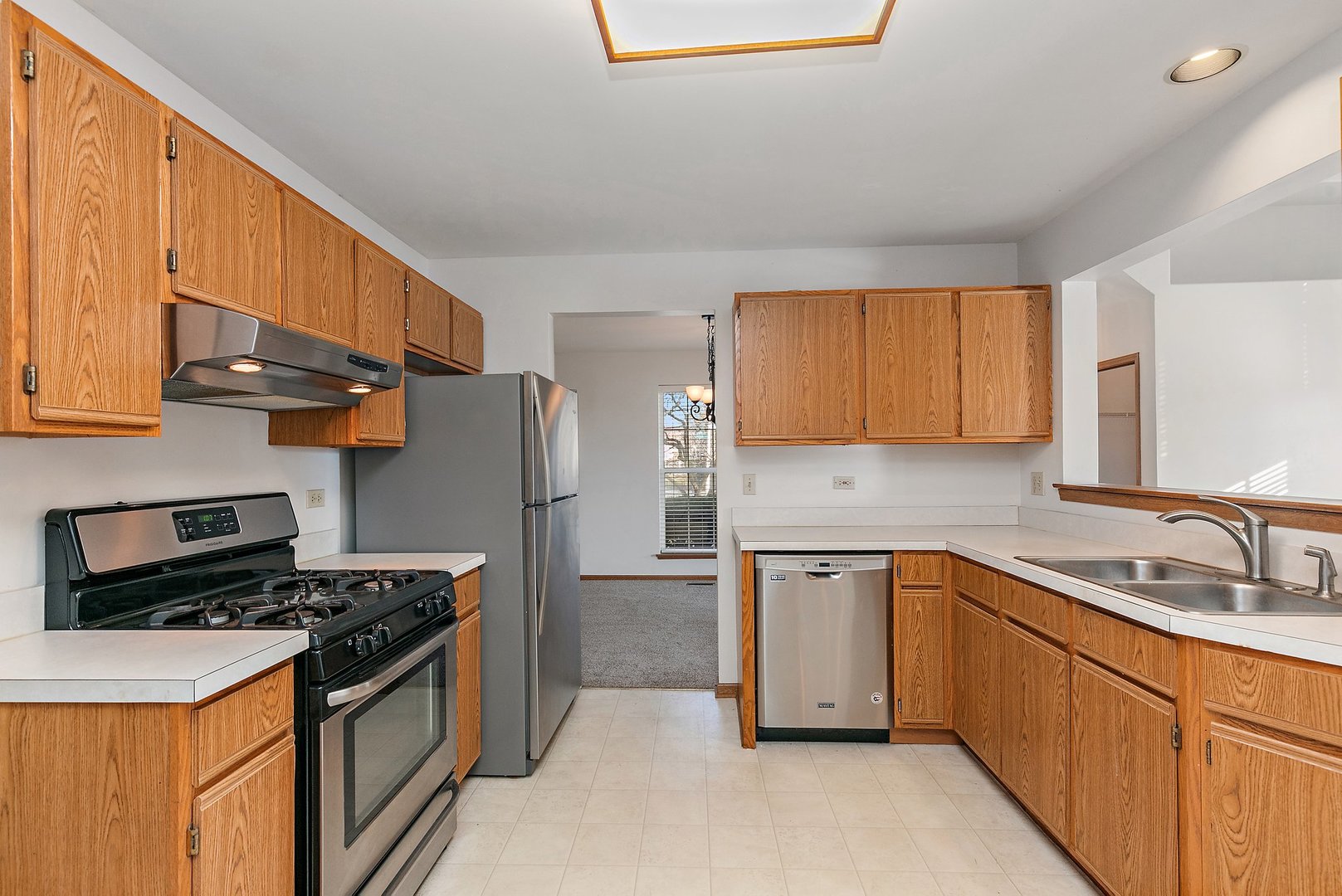 2140 Peach Tree Lane Algonquin, IL 60102 - Photo 8 of 16 a kitchen with stainless steel appliances granite countertop a sink stove and refrigerator