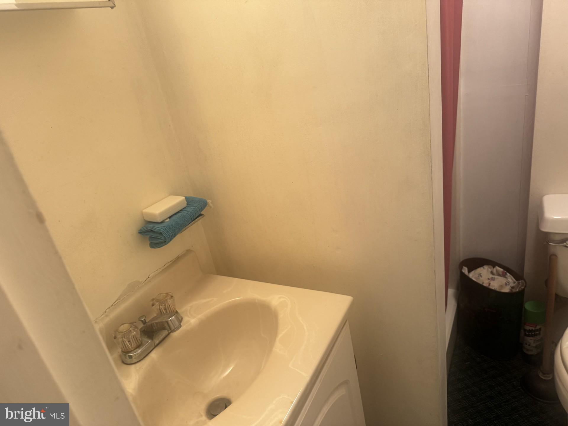 1233 Walnut Street Ashland, PA 17921 - Photo 22 of 30 a bathroom with a bathtub