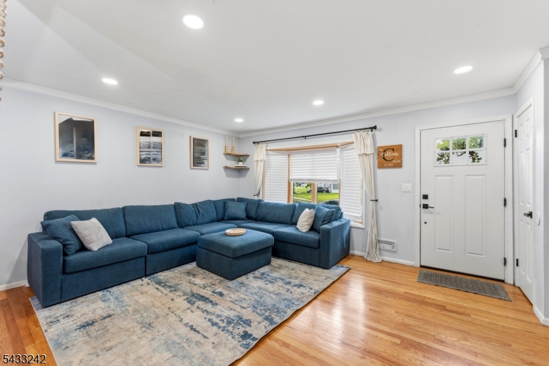 841 Colonial Arms Road Union, NJ 07083 - Photo 3 of 21