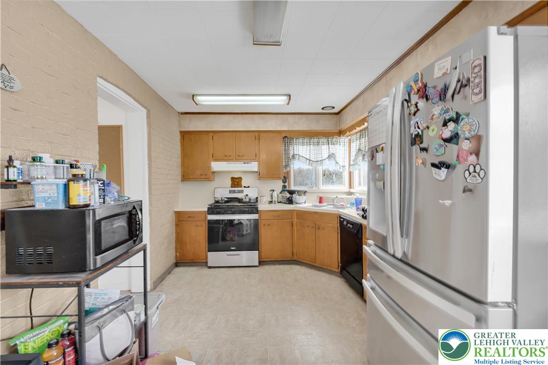 443 North 3rd Street Emmaus, PA 18049 - Photo 5 of 20