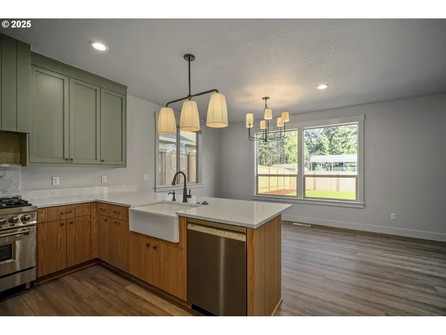 $609,900 | 7532 Lennox Lane Northeast, Keizer, OR 97303