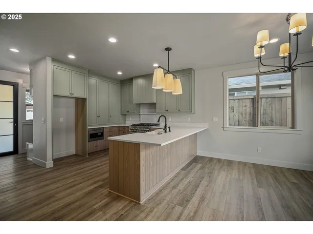 $609,900 | 7532 Lennox Lane Northeast, Keizer, OR 97303