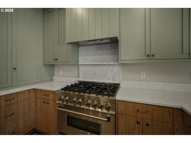 $609,900 | 7532 Lennox Lane Northeast, Keizer, OR 97303