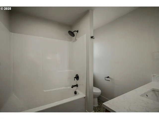 $609,900 | 7532 Lennox Lane Northeast, Keizer, OR 97303