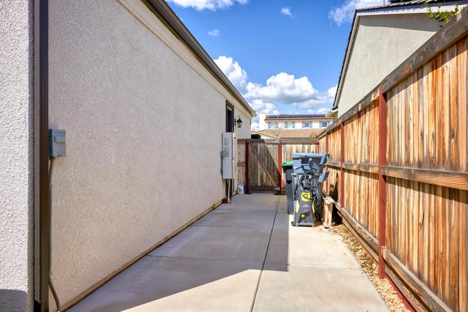 860 Ridgebank Avenue Madera, CA 93636 - Photo 32 of 44 Gallery Image 32