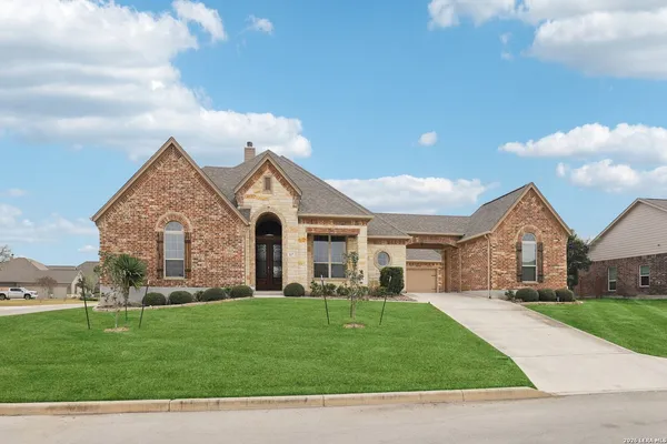 $699,900 | 117 Texas Bend, Castroville, TX 78009