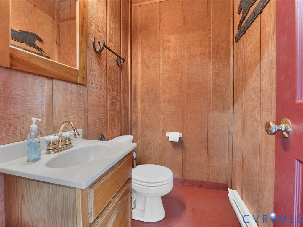 12309 Pinhook Road Rockville, VA 23146 - Photo 14 of 50 Convenient half bath located in the main barn—idea