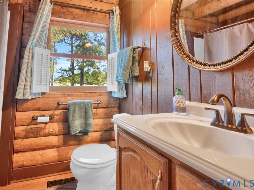 12309 Pinhook Road Rockville, VA 23146 - Photo 34 of 50 Charming full guest bath with log accents, wood-pa
