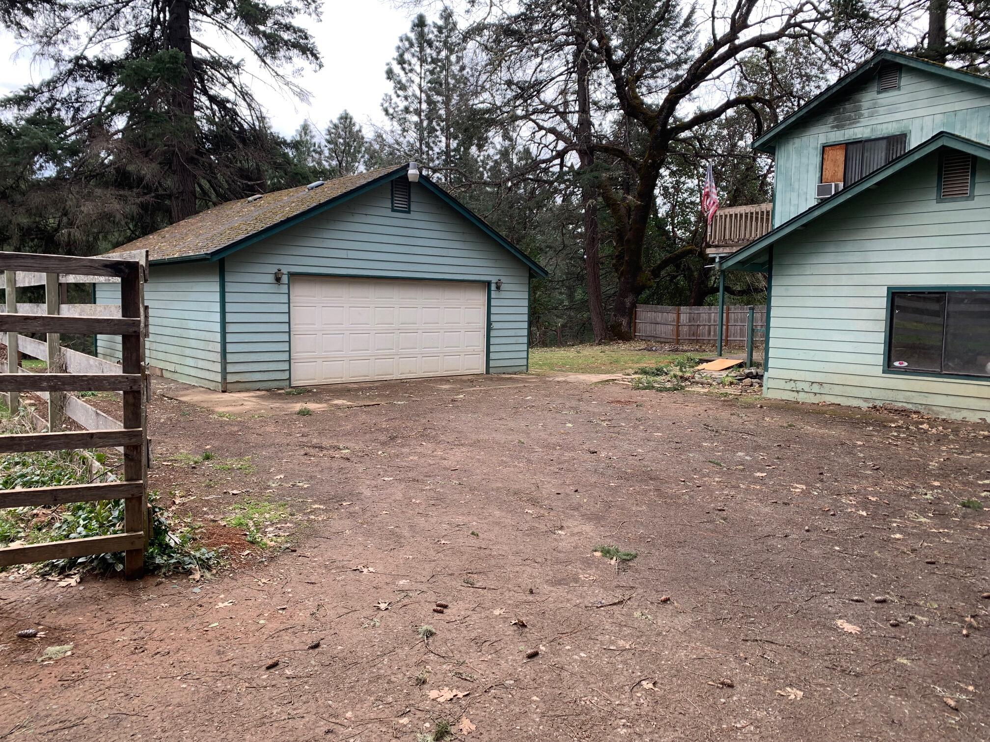877 Crow Road Merlin, OR 97532 - Photo 2 of 25 IMG_2449