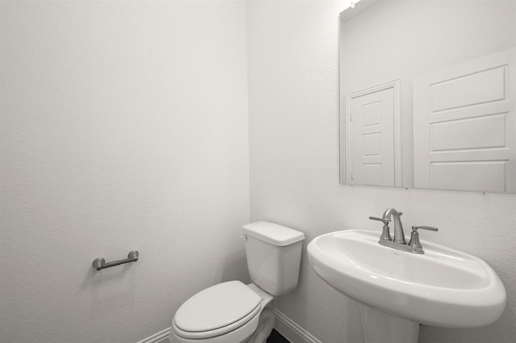 974 Reeves Drive DeSoto, TX 75115 - Photo 20 of 30 974 Reeves- Bathroom-2