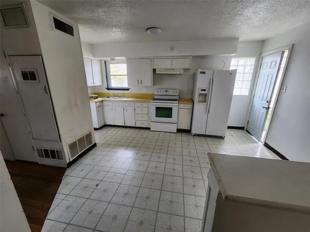 $2,000 | 843 Harbor Drive, Lewisville, TX 75057