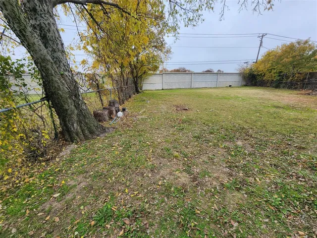 $2,000 | 843 Harbor Drive, Lewisville, TX 75057