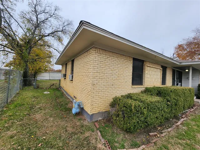 $2,000 | 843 Harbor Drive, Lewisville, TX 75057