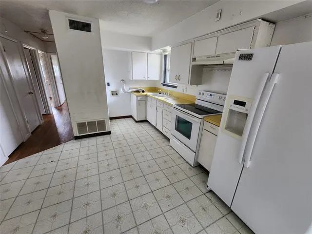 $2,000 | 843 Harbor Drive, Lewisville, TX 75057