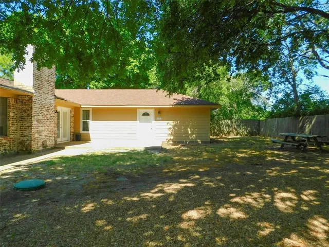 a view of a back yard of the house
