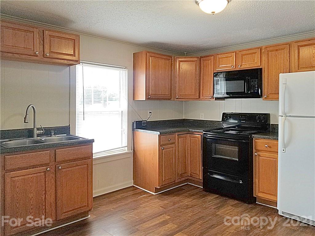 2407 South Ridge Avenue Kannapolis, NC 28083 - Photo 3 of 24 Gallery Image 3