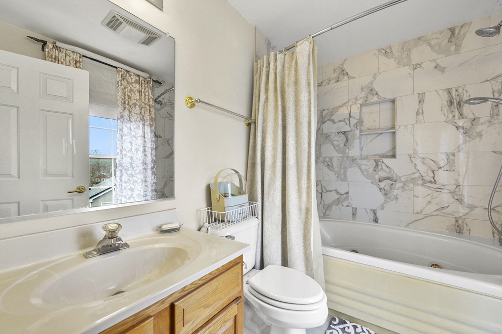 25 Black Point Road Webster, MA 01570 - Photo 18 of 32 Gallery Image 18