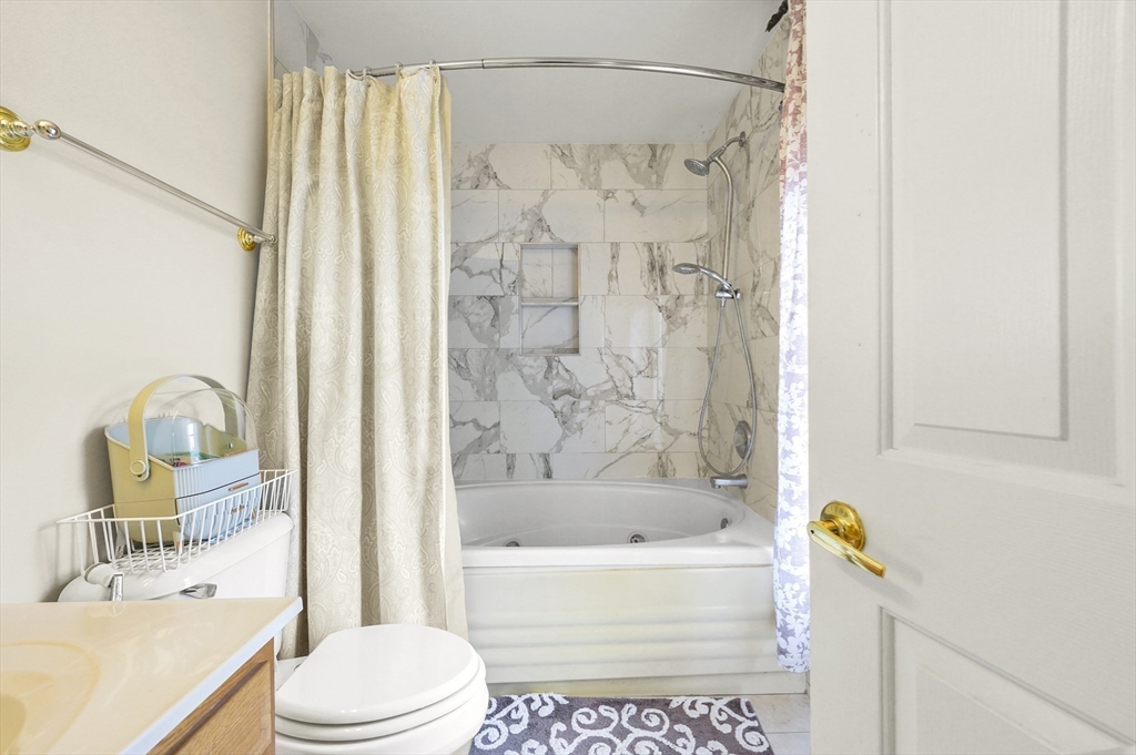 25 Black Point Road Webster, MA 01570 - Photo 19 of 32 Gallery Image 19