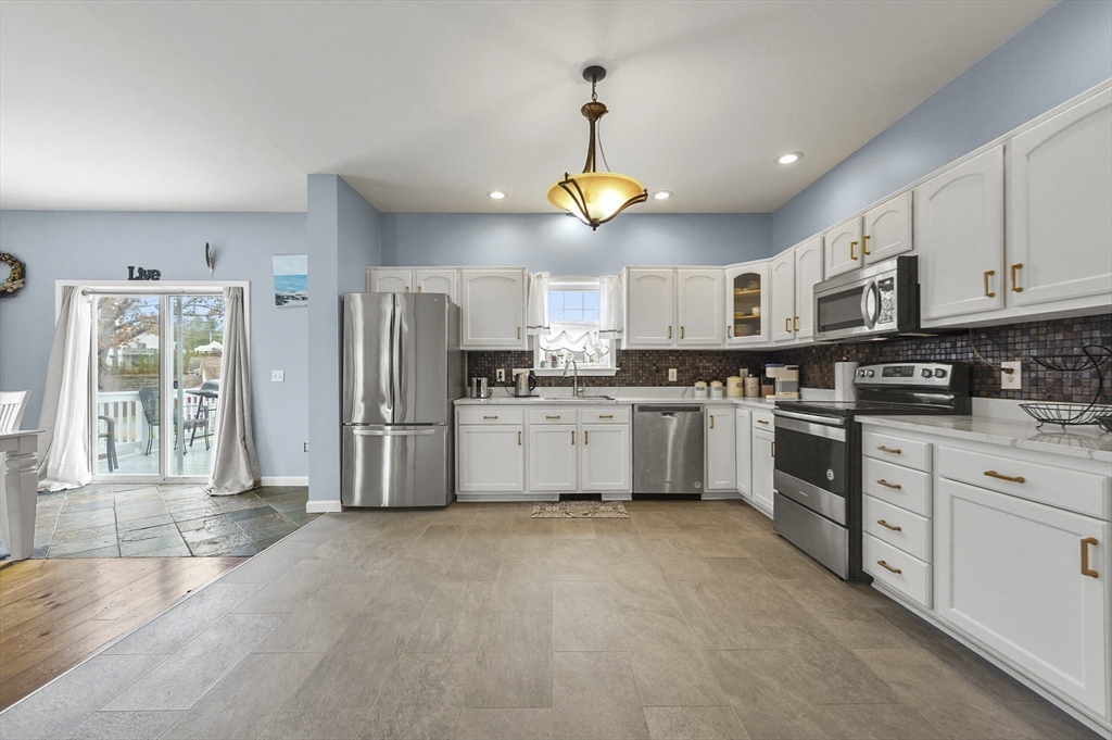 25 Black Point Road Webster, MA 01570 - Photo 5 of 32 Gallery Image 5