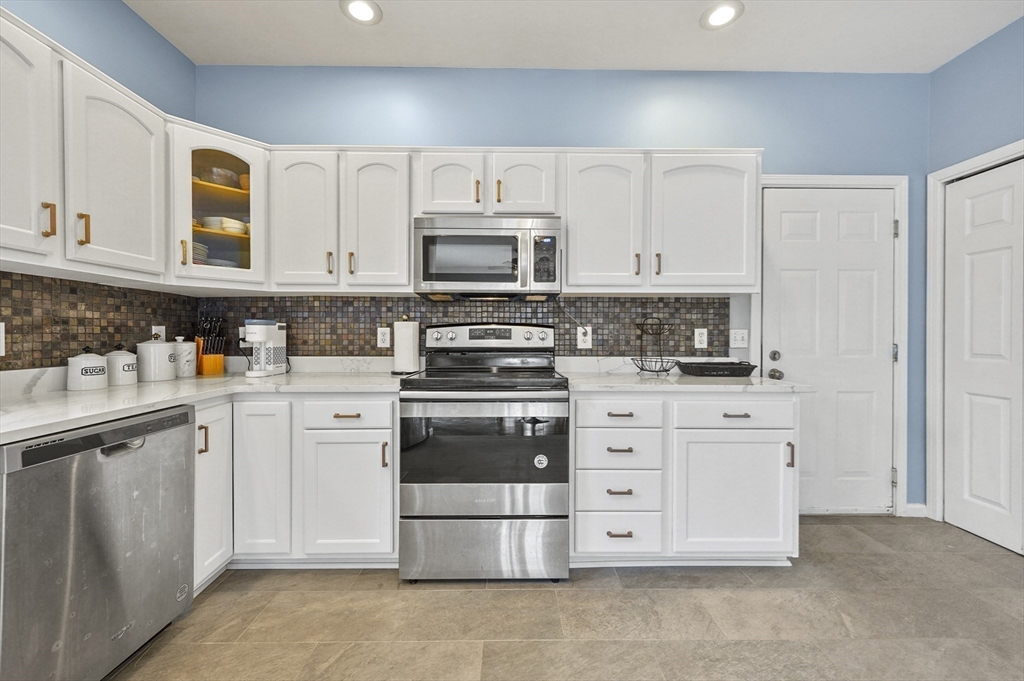 25 Black Point Road Webster, MA 01570 - Photo 6 of 32 Gallery Image 6