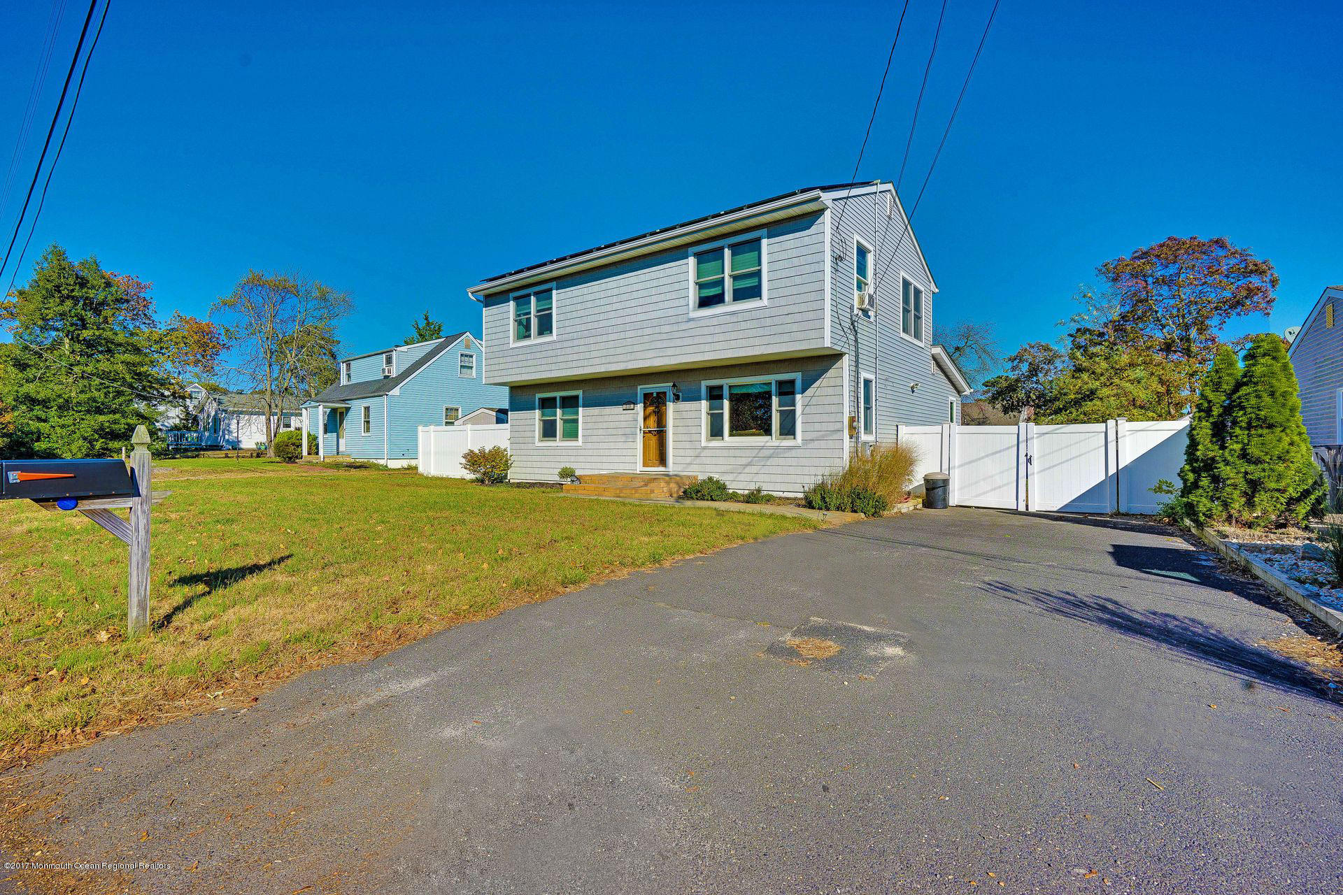 219 Riviera Drive Brick, NJ 08724 - Photo 3 of 28 Front Drive Way