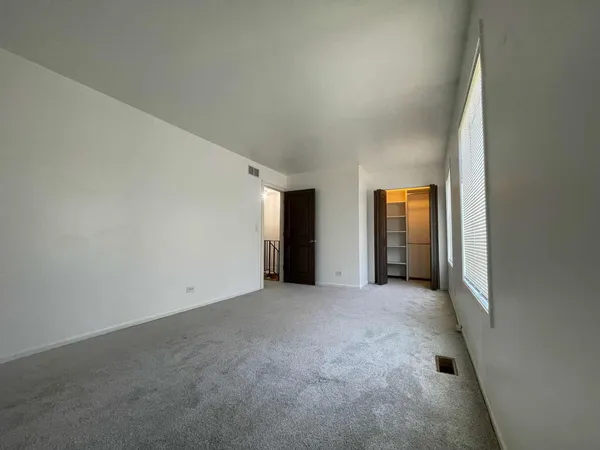 $2,100 | 211 East Oneida Avenue, Unit G, Bartlett, IL 60103